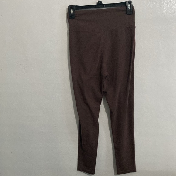 Arizona jean co. Cris cross, front leggings, brown size medium NWOT - Picture 6 of 7